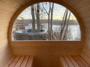 anorthole window in a wooden sauna with a large window at Rozalin in Ostrzyce