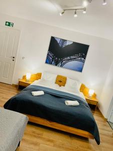 a bedroom with a bed with two towels on it at Casa Benke Ház in Covasna