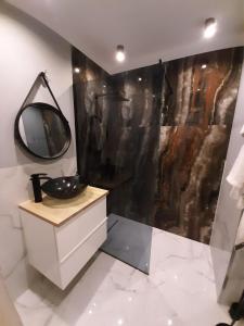 Μια τηλεόραση ή/και κέντρο ψυχαγωγίας στο Apartament Terebelska P +7 φωτογραφίες