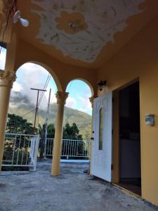 Balkoni atau teres di Jay's Guest House II
