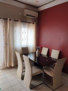 Seating area sa Appartement meublé au centre ville Yaoundé au Carrefour Vallee Nlongkak