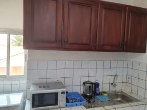 Kitchen o kitchenette sa Appartement meublé au centre ville Yaoundé au Carrefour Vallee Nlongkak