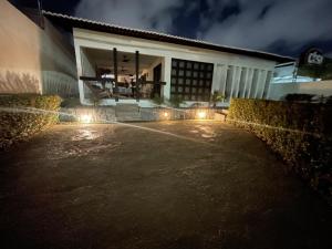 a house at night with lights on a driveway at Linda casa com jacuzzi no coração de ponta negra in Natal