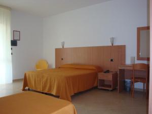 Llit o llits en una habitació de Hotel Maggiore