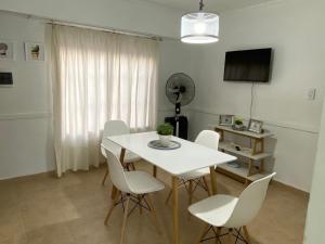 TV a/nebo společenská místnost v ubytování Centro Irigoyen