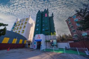 Budova, kde se hotel nachází