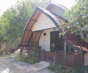 Ein Garten an der Unterkunft Api-api Eco Chalet