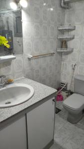 A bathroom at شقة مكرم عبيد للعائلات B 20