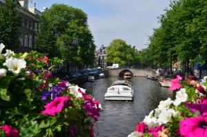 
a river filled with lots of boats on a city street at Hotel de Munck in Amsterdam
