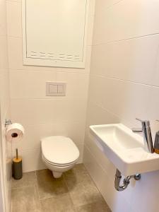 Kúpeľňa v ubytovaní die Tauplitz Lodges - Alm Lodge A8 by AA Holiday Homes