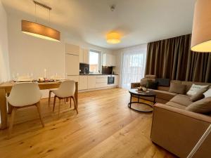 Posedenie v ubytovaní die Tauplitz Lodges - Alm Lodge A8 by AA Holiday Homes