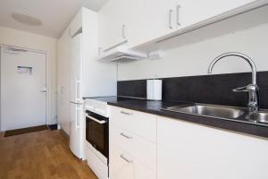 Kuchyň nebo kuchyňský kout v ubytování Continental Apartment Hotel Sollentuna