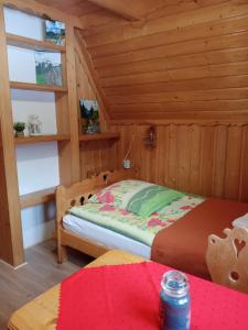 Posteľ alebo postele v izbe v ubytovaní Apartament Rojka