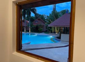 Bazén v ubytování The Pace Phuket Boutique Resort nebo v jeho okolí