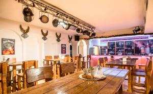 A restaurant or other place to eat at Styria hotel Chvalovice