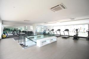 O centro de fitness e/ou as comodidades de fitness de APARTMENTS GH - Accra - Cantonments - Embassy Gardens