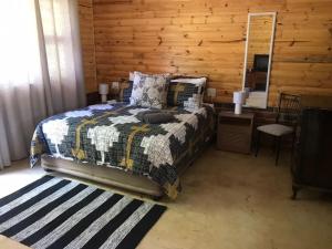 Ένα ή περισσότερα κρεβάτια σε δωμάτιο στο Serenity Guesthouse