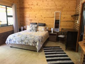 Ένα ή περισσότερα κρεβάτια σε δωμάτιο στο Serenity Guesthouse