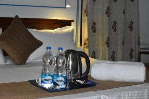 Příslušenství pro přípravu čaje a kávy v ubytování Hotel Nawal Sagar Palace - Bundi