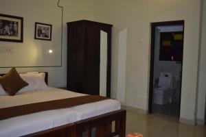 Postel nebo postele na pokoji v ubytování Hotel Nawal Sagar Palace - Bundi