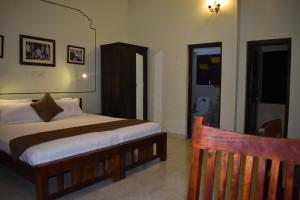 Postel nebo postele na pokoji v ubytování Hotel Nawal Sagar Palace - Bundi