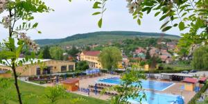 Bazén v ubytování Lotus Apartman II nebo v jeho okolí