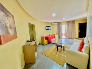 TV a/nebo společenská místnost v ubytování Villa Kesh Evasion Marrakech