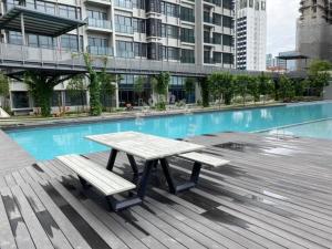 Bazén v ubytování ASTORIA AMPANG, 6Pax - Near KLCC, ZooNegara, AmpangPoint Mall nebo v jeho okolí