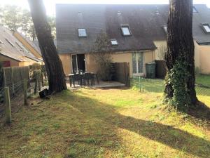 a house with two trees in the yard at Cottage T3 à 5 minutes à pied de la plage in Le Pouliguen