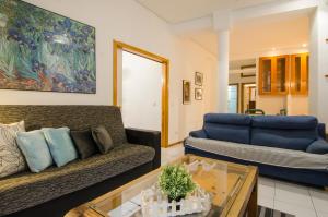 A seating area at Apartments Plaza Mayor