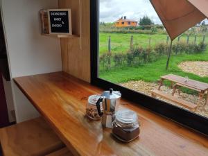 Příslušenství pro přípravu čaje a kávy v ubytování Quyé Tiny House
