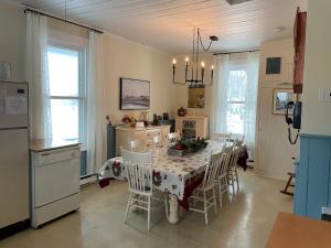 a kitchen and dining room with a table and chairs at La Maison des Leclerc in Trois-Rivières +15 photos