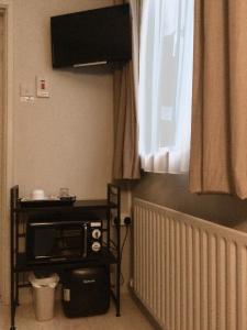 TV a/nebo společenská místnost v ubytování Rodeen Country House