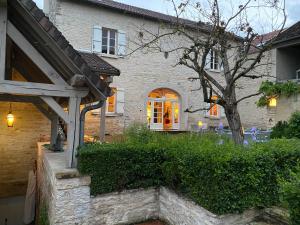 a brick house with a tree in front of it at Le prieuré de Sainte Vertu in Sainte-Vertu