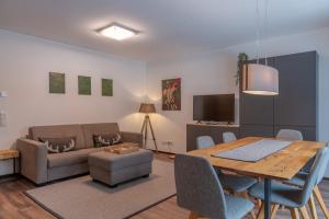 Ruang duduk di Finest Villa Zell am See by All in One Apartments