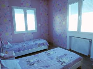 Beautiful appartment with a glorious sea view客房内的一张或多张床位