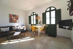 a living room with a table and a couch at Casa Frajo in Fuzeta