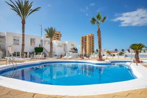 Bazén v ubytování AZAHARA PLAYA -LAS VISTAS BEACH Free Wifi nebo v jeho okolí