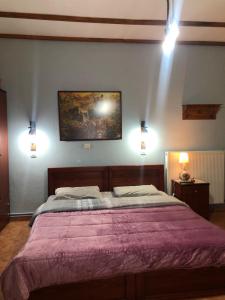 A bed or beds in a room at Alexandros Guesthouse