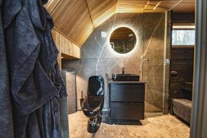 a bathroom with a sink and a mirror at Levin Hurma in Levi