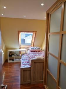 A bed or beds in a room at Ático Anllóns