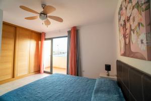 Un pat sau paturi într-o cameră la COTILLO BEACH SUN