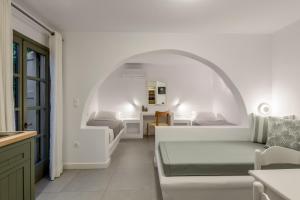 Postel nebo postele na pokoji v ubytování Nissia Kamares