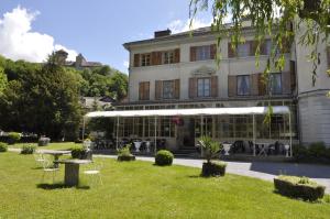 O grădină în afara Hotel Du Parc - Manoir Du Baron Blanc