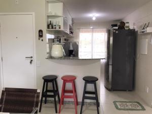 Η κουζίνα ή μικρή κουζίνα στο Apartamento no Condomínio Villa das Águas +4 φωτογραφίες