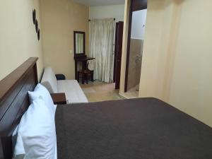 Postel nebo postele na pokoji v ubytování Suites Del Risco