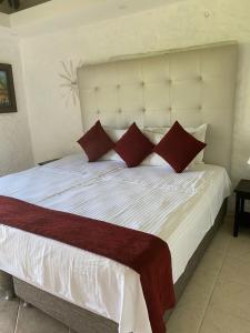 Un ou plusieurs lits dans un hébergement de l'établissement Hotel Y Spa Santos De Piedra