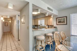 Crescent Tower I 301 - 3rd floor beach chic corner unit with an outdoor pool and Wifi