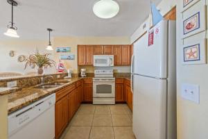 Tilghman Beach and Golf 8005 - Condo across the street from beach with access to outdoor pools