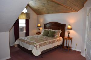 Ένα ή περισσότερα κρεβάτια σε δωμάτιο στο Grist Mill Inn